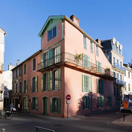 2 Pieces D'architecte Face Aux Thermes