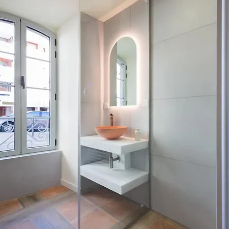 2 Pieces D'architecte Face Aux Thermes *